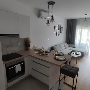 N&b Apartment Split